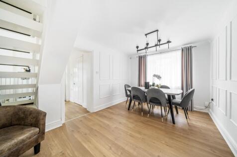 Virginia Water,  Surrey,  GU25 3 bed detached house for sale