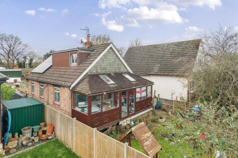 4 bedroom detached bungalow for sale