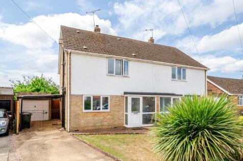 Banbury,  Oxfordshire,  OX16 3 bed semi
