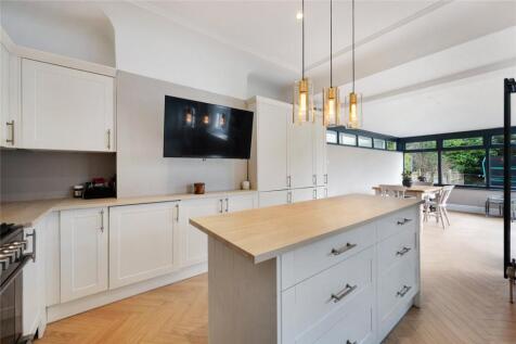 Boundary Drive, Hunts Cross... 4 bed semi