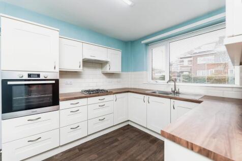 Chequerfield Mount, West Yorkshire WF8 3 bed semi