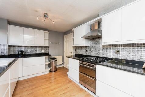 Valley Gardens, Pontefract WF8 4 bed detached house for sale