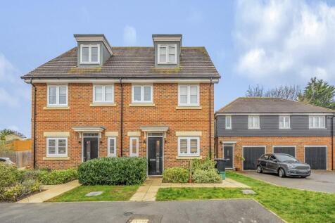 4 bedroom semi-detached house for sale
