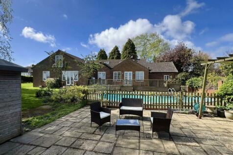 6 bedroom detached bungalow for sale