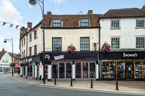 Bull Lane, High Wycombe... 2 bed flat for sale