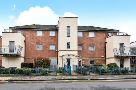 High Wycombe,  Buckinghamshire,  HP11 2 bed flat for sale