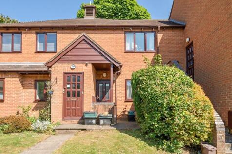 2 bedroom maisonette for sale