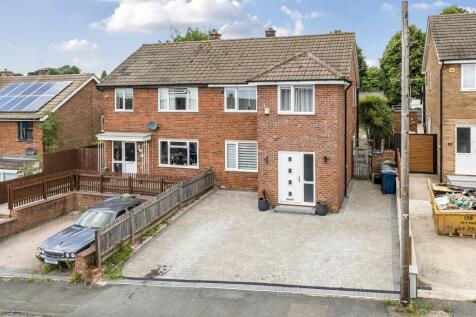 3 bedroom semi-detached house for sale