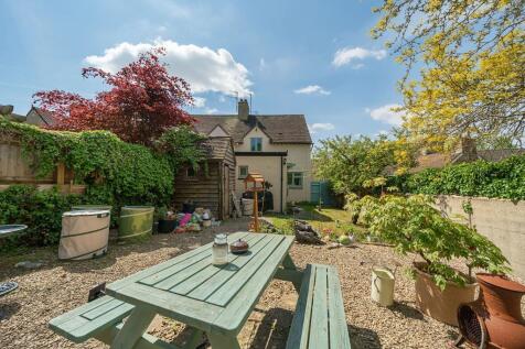 Bladon,  Oxfordshire,  OX20 2 bed semi