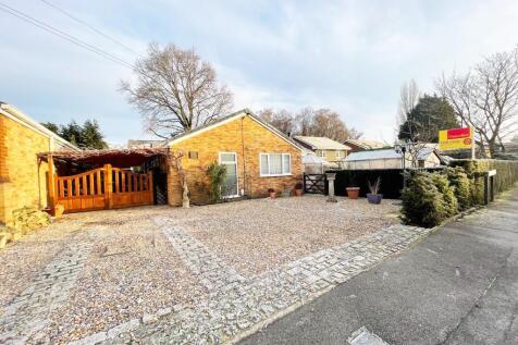 Bagshot,  Surrey,  GU19 2 bed detached bungalow for sale