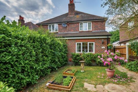 West End,  Surrey,  GU24 2 bed cottage for sale