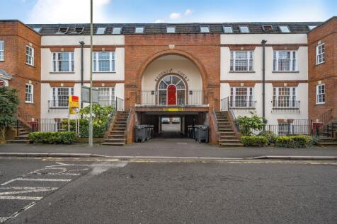 Newbury,  Berkshire,  RG14 2 bed flat for sale