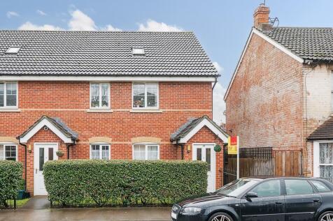 Newbury,  Berkshire,  RG14 2 bed maisonette for sale