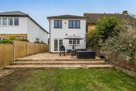 Shepperton,  Surrey,  TW17 3 bed detached house for sale