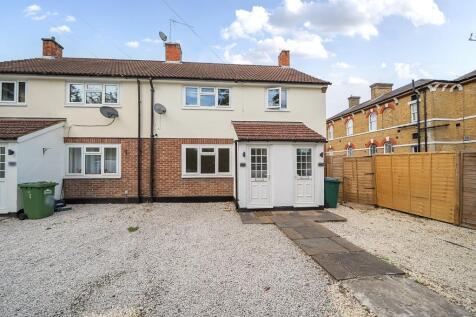 Lower Sunbury,  Surrey,  TW16 2 bed maisonette for sale
