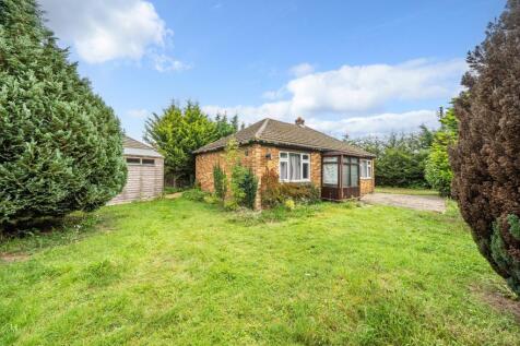 Carterton,  Oxfordshire,  OX18 2 bed detached bungalow for sale