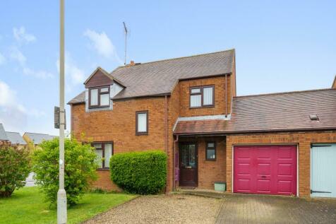 4 bedroom link detached house for sale