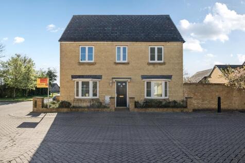 Carterton,  Oxfordshire,  OX18 4 bed semi
