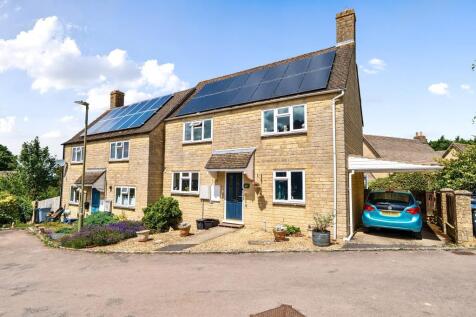 Chipping Norton,  Oxfordshire,  OX7 3 bed semi