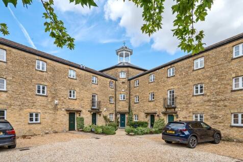 2 bedroom town house for sale