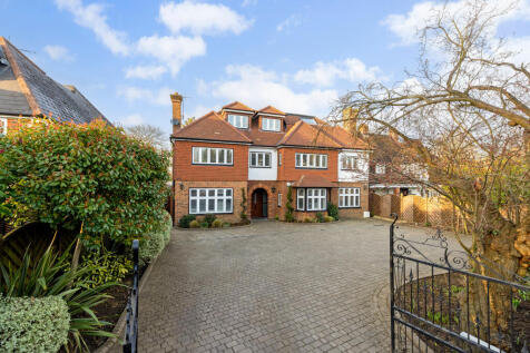 6 bedroom detached house for sale