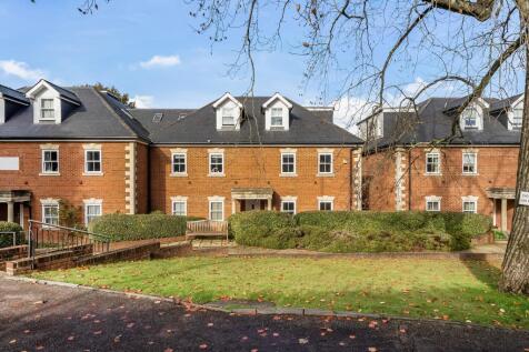 West Hill Place, West Hill, Oxted, .... 3 bed apartment for sale