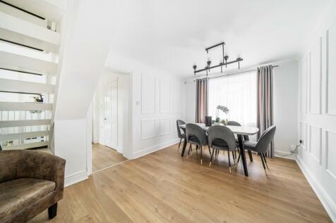 Virginia Water,  Surrey,  GU25 3 bed detached house for sale