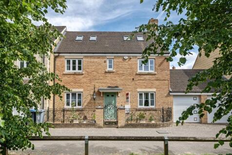 4 bedroom semi-detached house for sale