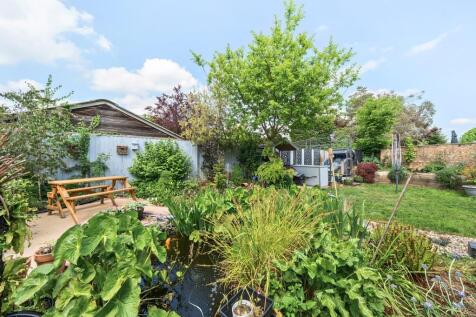 5 bedroom semi-detached house for sale
