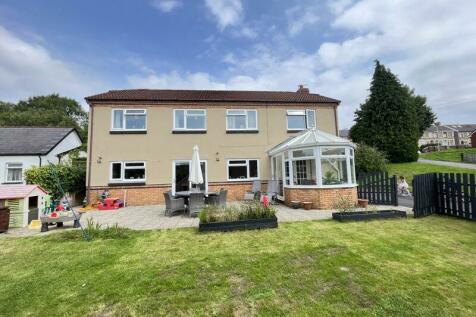 6 bedroom detached house for sale