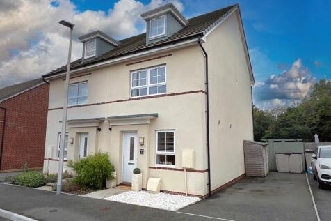29 Cae Brewis, Boverton, The Vale of... 4 bed semi