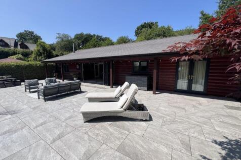 23 Oakmead Road, Llanharan, Pontyclun... 3 bed log cabin for sale