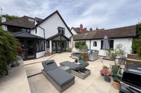 14 Cory Crescent... 5 bed detached house for sale