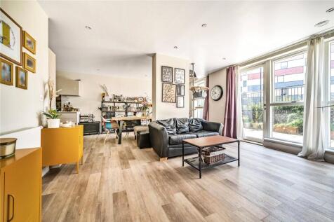 3 bedroom flat for sale