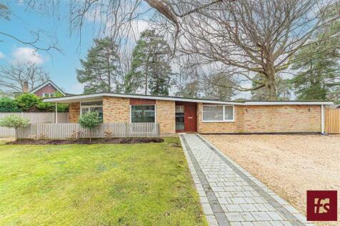 4 bedroom detached bungalow for sale