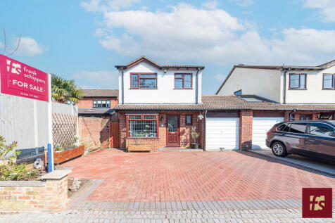 3 bedroom link detached house for sale