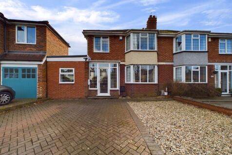 Uplands Avenue, Finchfield... 3 bed semi
