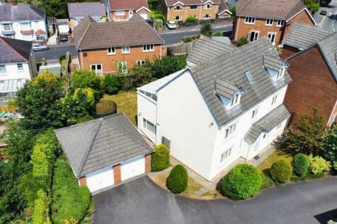 6 bedroom detached house for sale