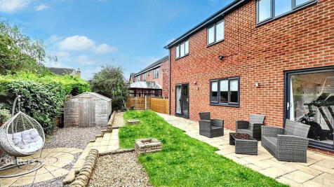 4 bedroom detached house for sale