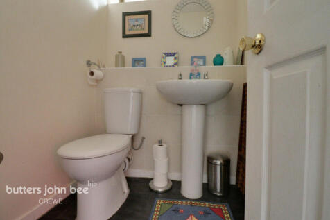Farmleigh Drive, Crewe 4 bed detached house for sale