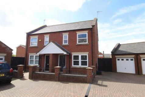 2 bedroom semi-detached house for sale