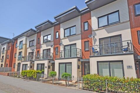 4 bedroom terraced house for sale
