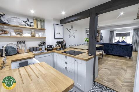 3 bedroom terraced house for sale