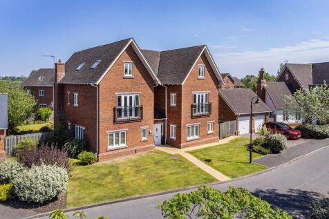 6 bedroom detached house for sale