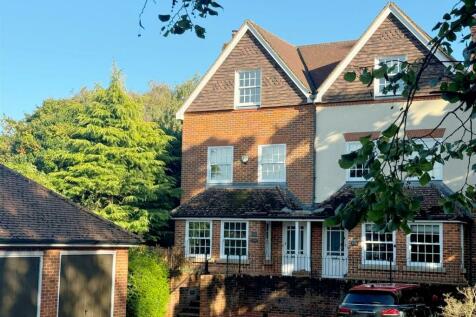 5 bedroom semi-detached house for sale