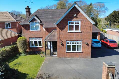 4 bedroom detached house for sale