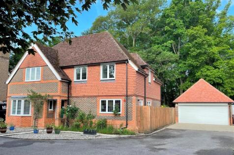 5 bedroom detached house for sale