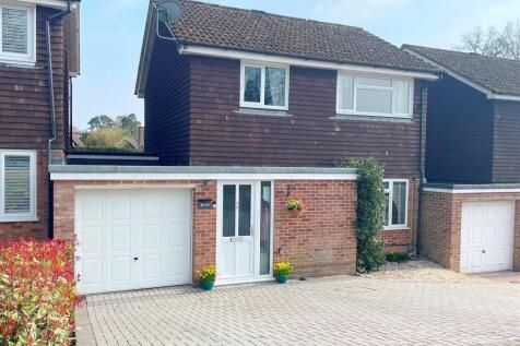 3 bedroom link detached house for sale
