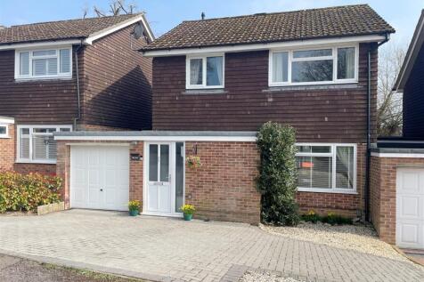 3 bedroom link detached house for sale