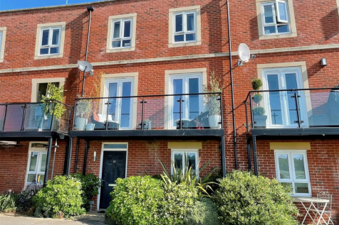 4 bedroom town house for sale